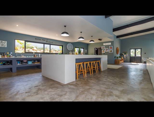 6 BEDROOM TOWNHOUSE FOR SALE IN CRESTHOLME
